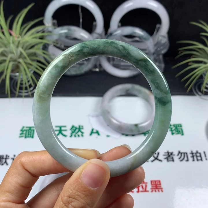 翡翠未镶嵌手镯63号。 56.8圈