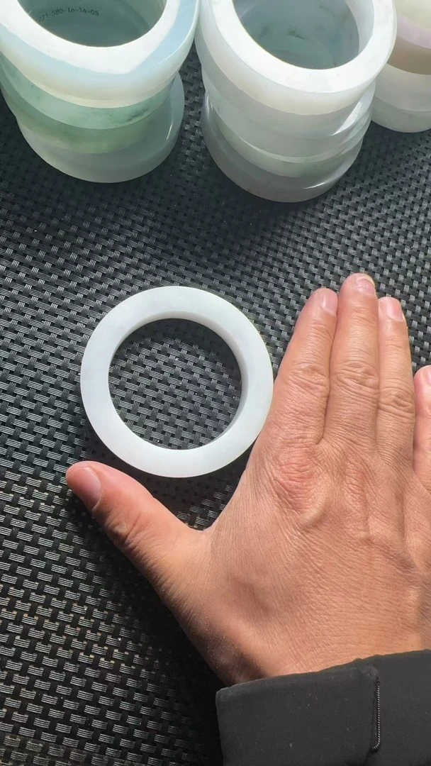 天然A货翡翠手镯定制