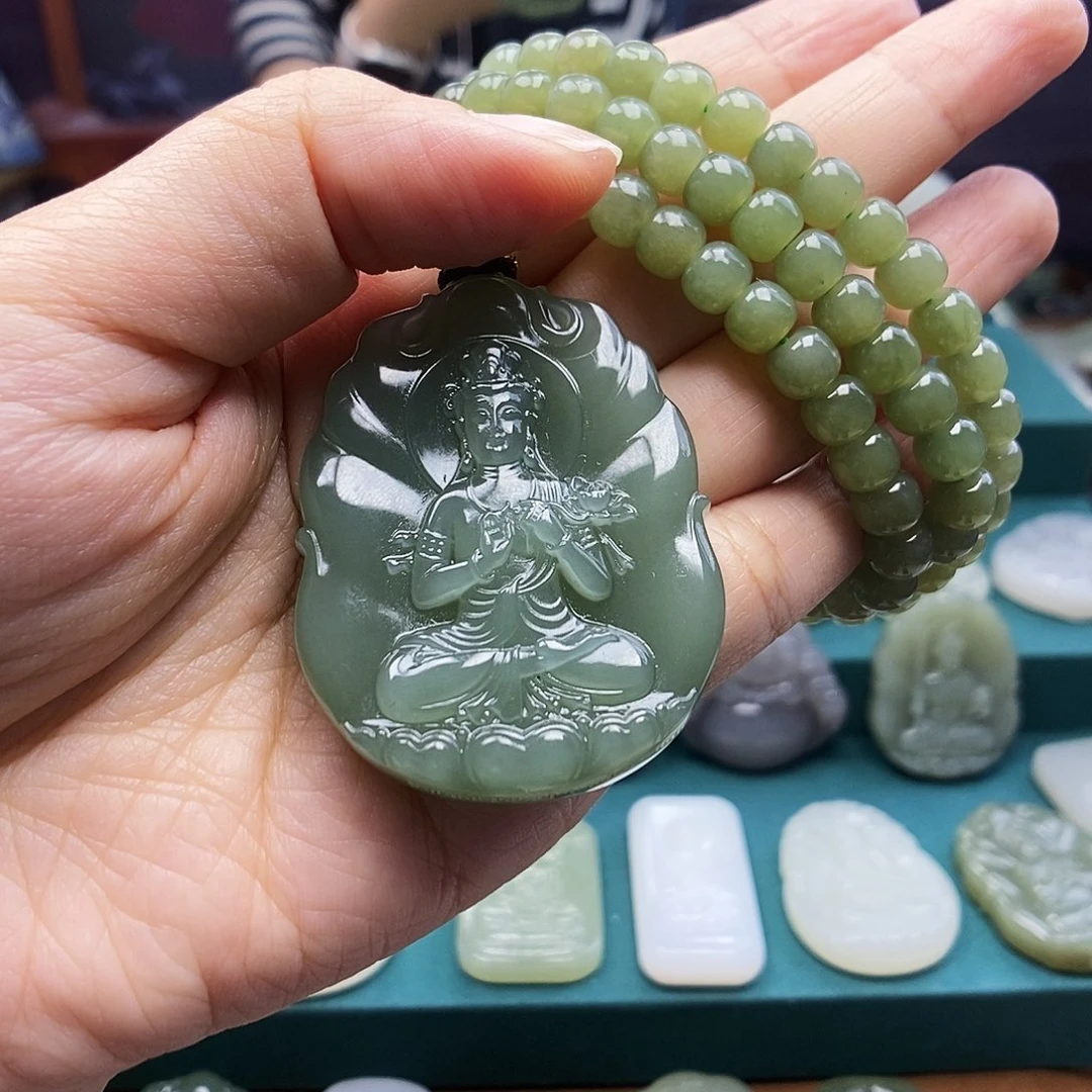 銭***途颈饰未镶嵌和田玉