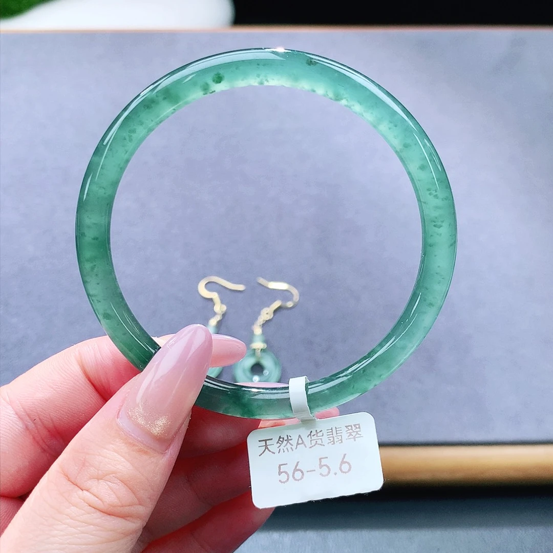 未镶嵌手镯（圆镯）翡翠