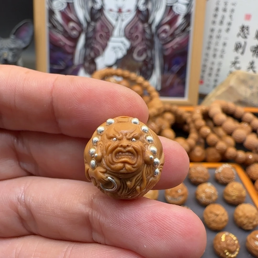 猴头核桃吊坠祥龙