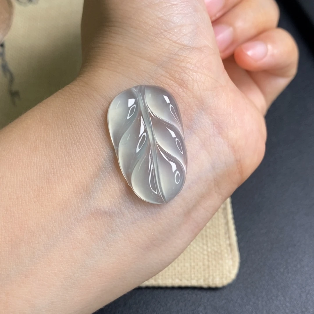 翡翠未镶嵌颈饰大叶子