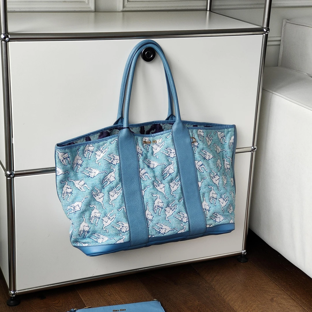 95新 MIU MIU/缪缪 Azul - 牛皮拼帆布托特沙滩包 49800