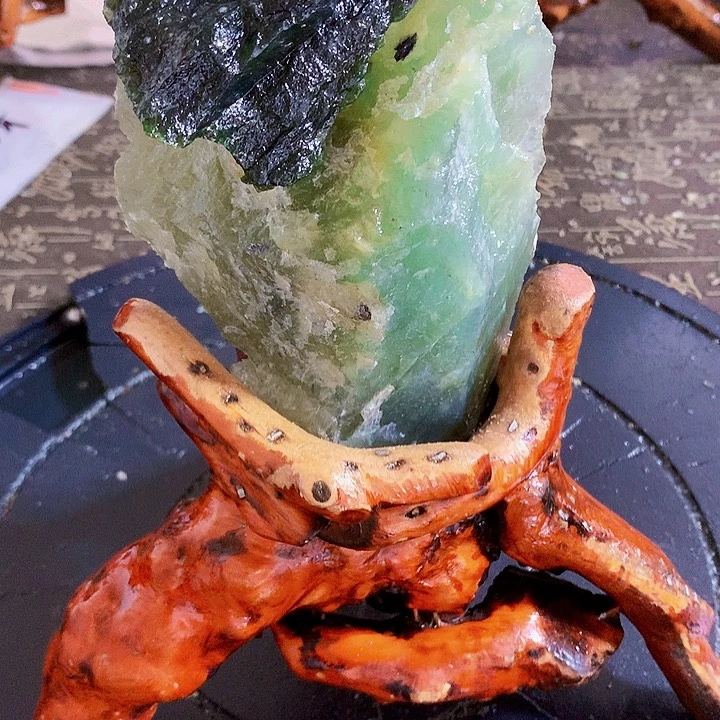 未镶嵌蛇纹石玉珠宝奇石
