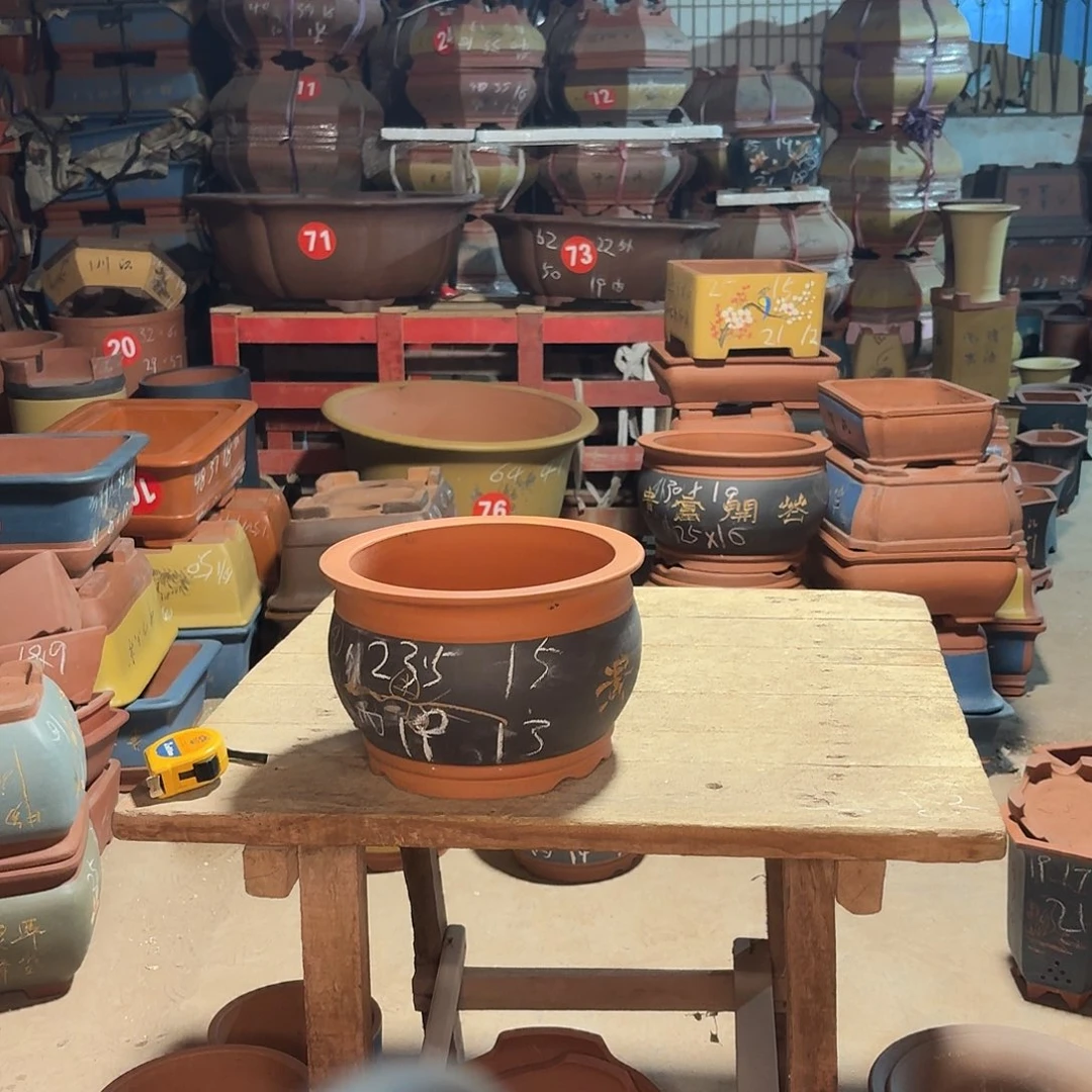 紫砂紫砂花盆金鱼缸一个