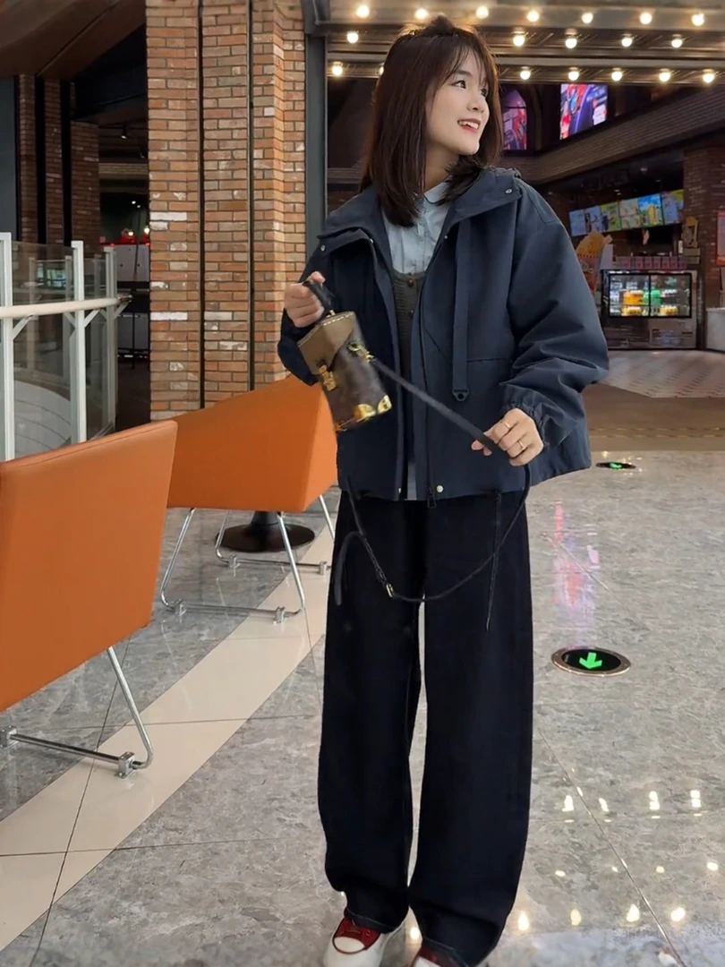 高级感休闲连帽冲锋衣短外套女2025秋季新款宽松显瘦工装夹克上衣