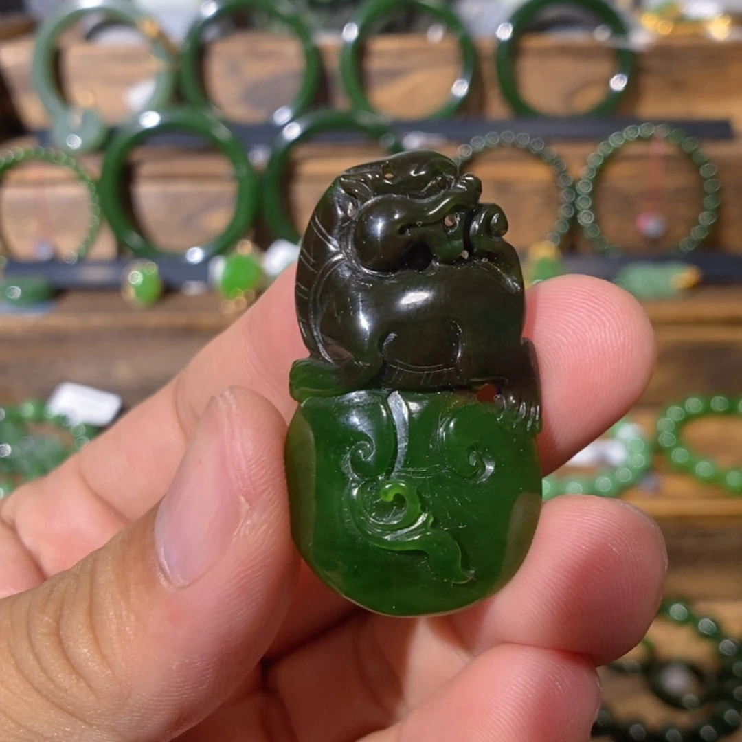 【闪购商品】吊坠(不含链)未镶嵌和田玉俄七红皮菠菜绿貔貅