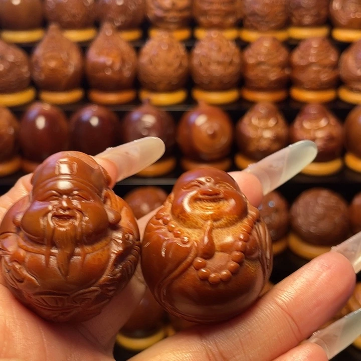 密***赢把件橄榄核橄榄雕刻