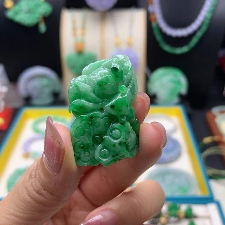 翡翠未镶嵌颈饰翡翠莲蓬