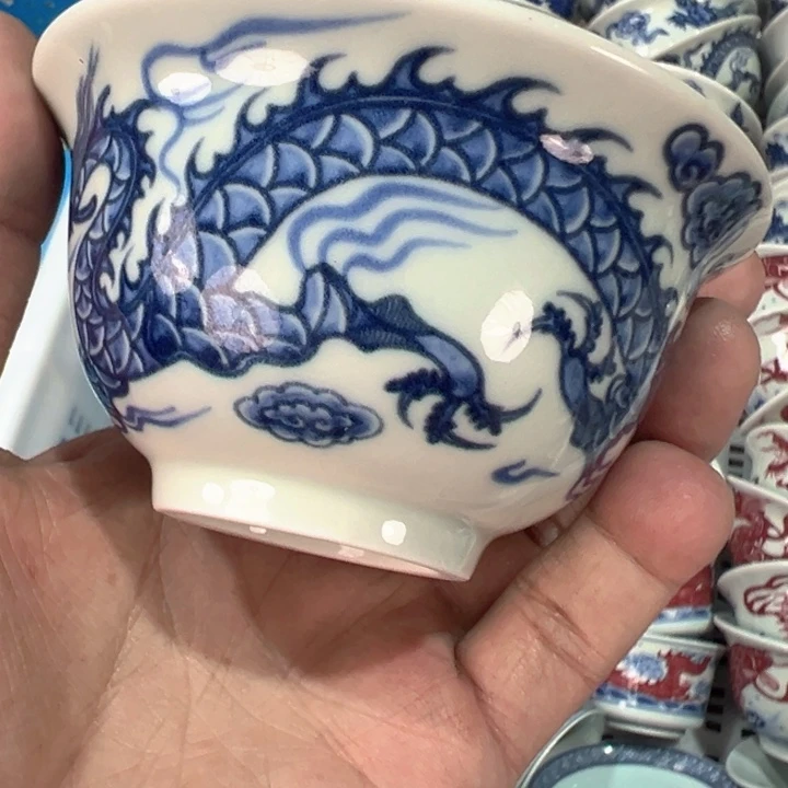 瓷片白青花铠甲龙压手杯全品