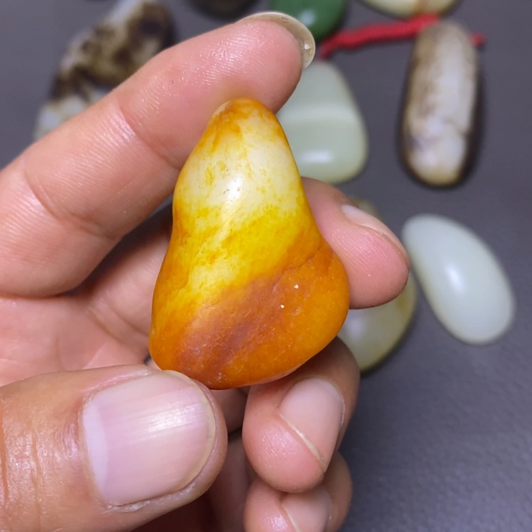 和田玉未镶嵌把件