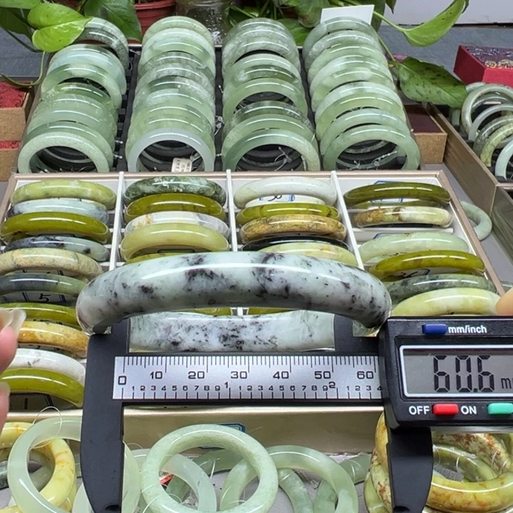 蛇纹石玉未镶嵌手镯38