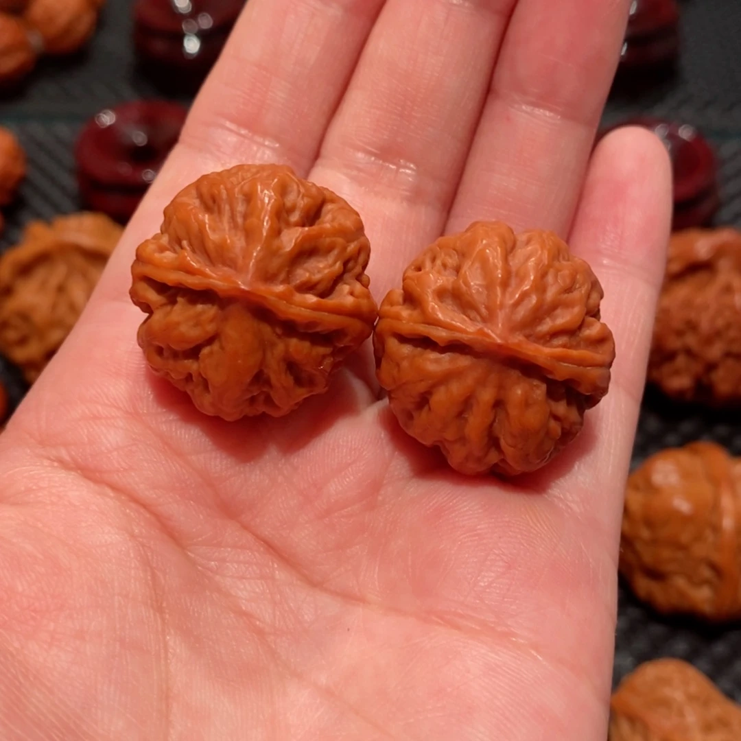 王***肉文玩核桃吊坠粗筋手捻