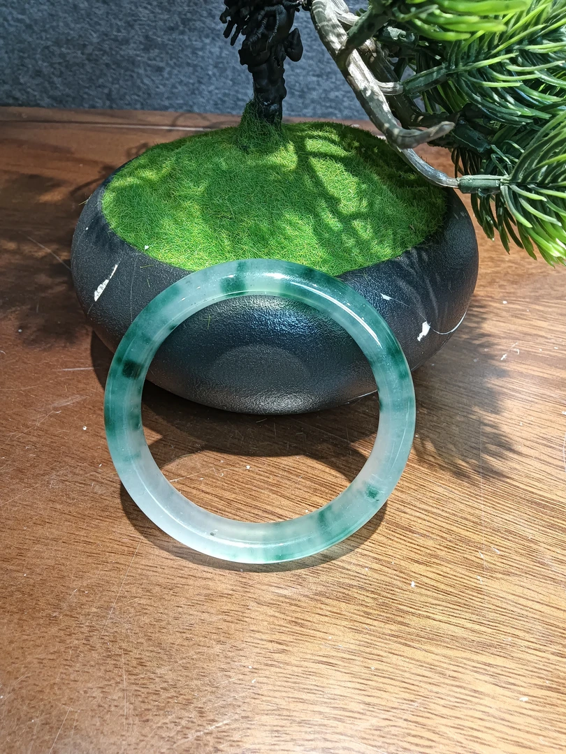 精品玉石飘花手镯（圈口60）