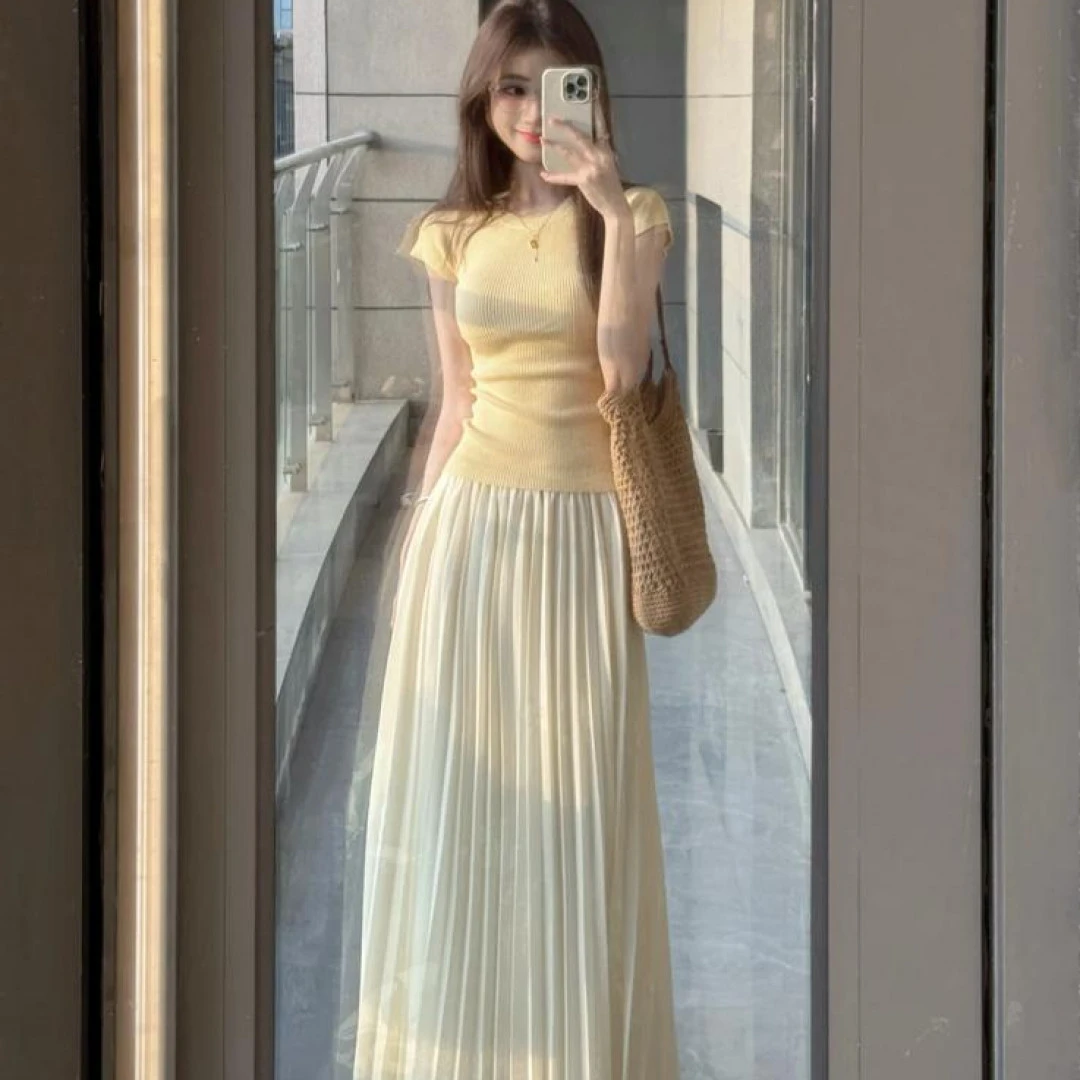 2025夏季新款韩系穿搭高级感黄色针织衫搭配高腰百褶半身裙两件套