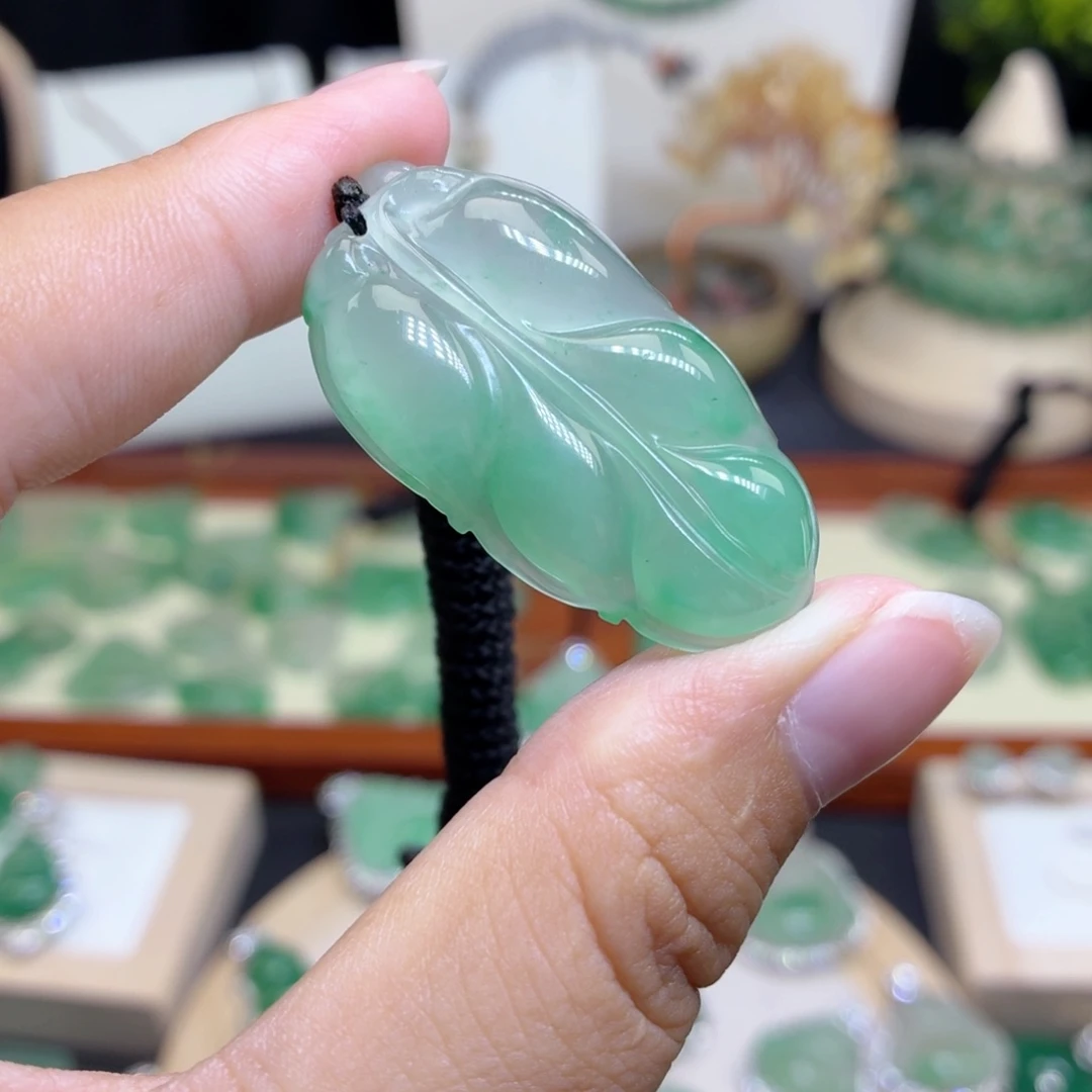 石英质玉（非洲翠）未镶嵌颈饰桔*?