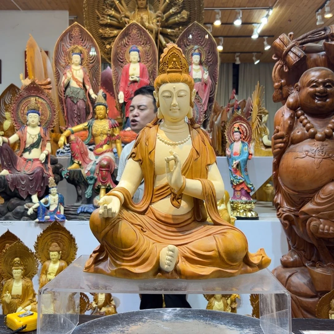 香樟木自在水月观音摆件