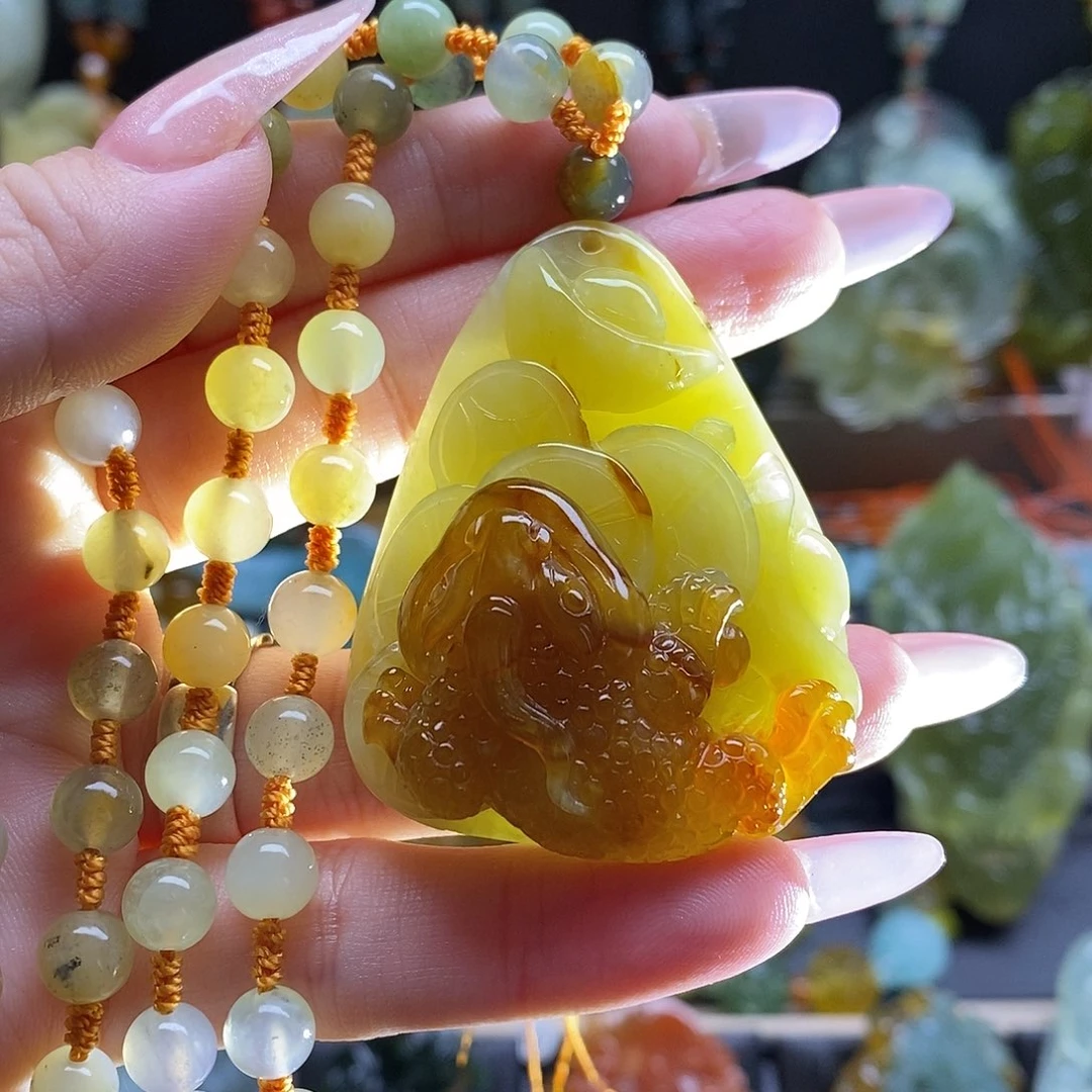 蛇纹石玉未镶嵌颈饰