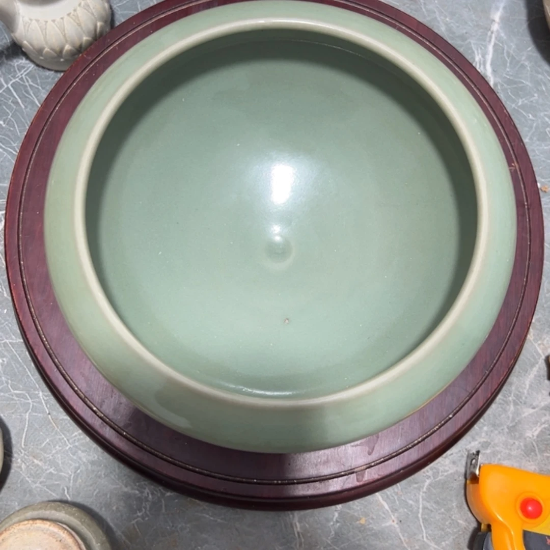 摆件陶喻*一个龙泉带瓜林纹饰的喜