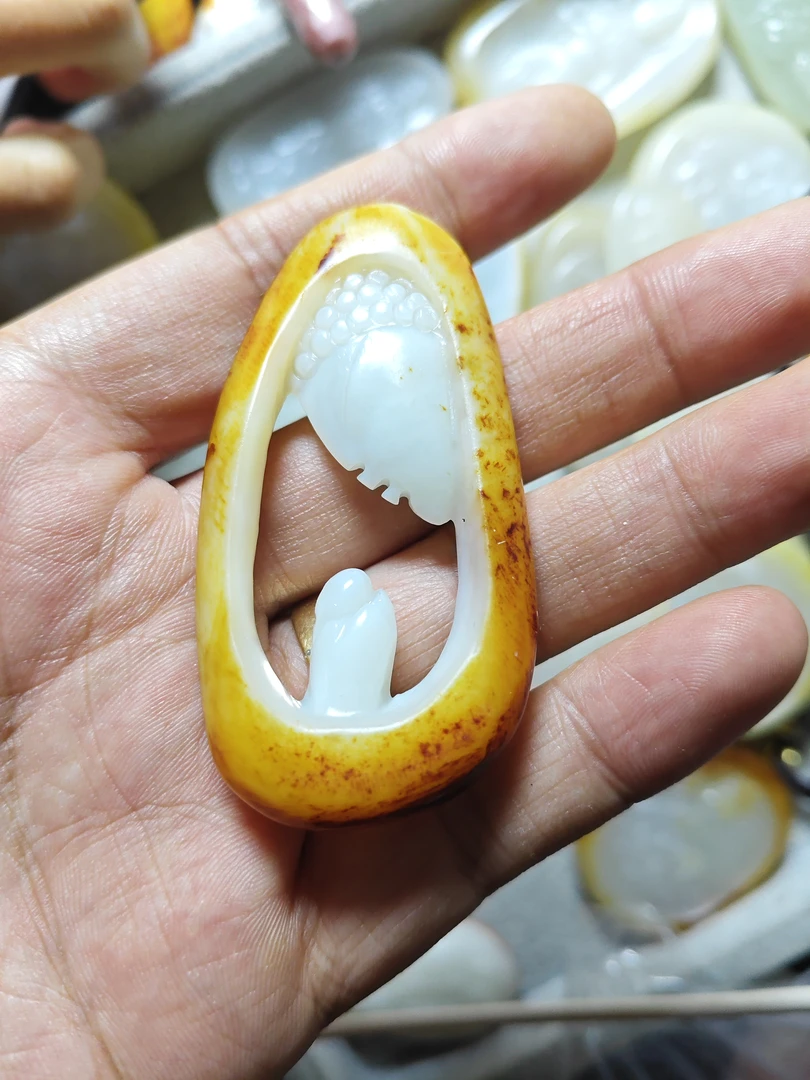 和田玉精品挂件立体镂空悟道