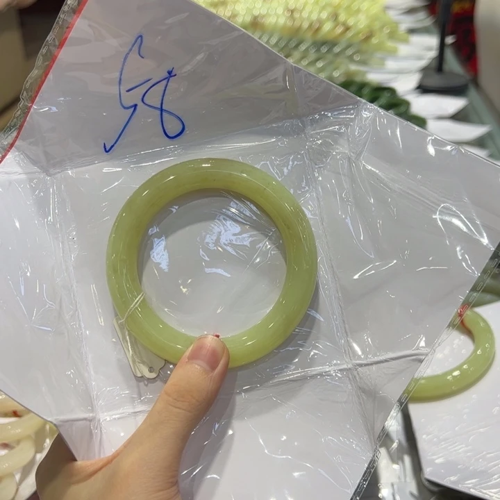 冬***呱未镶嵌手镯和田玉
