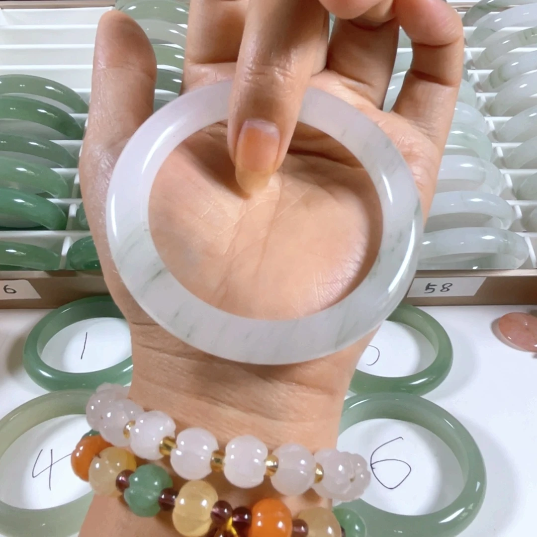 未镶嵌手镯石英质玉（天山翠）53