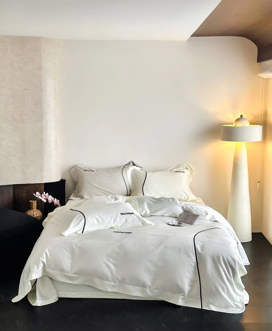 【新品尝鲜】加密超柔天丝棉金丝提花四件套-卡罗/白