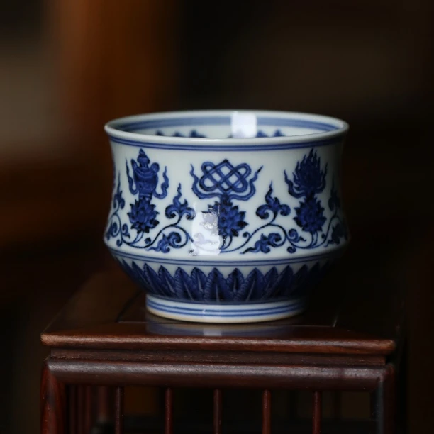 且斋慕明莲托八宝束口莲杯