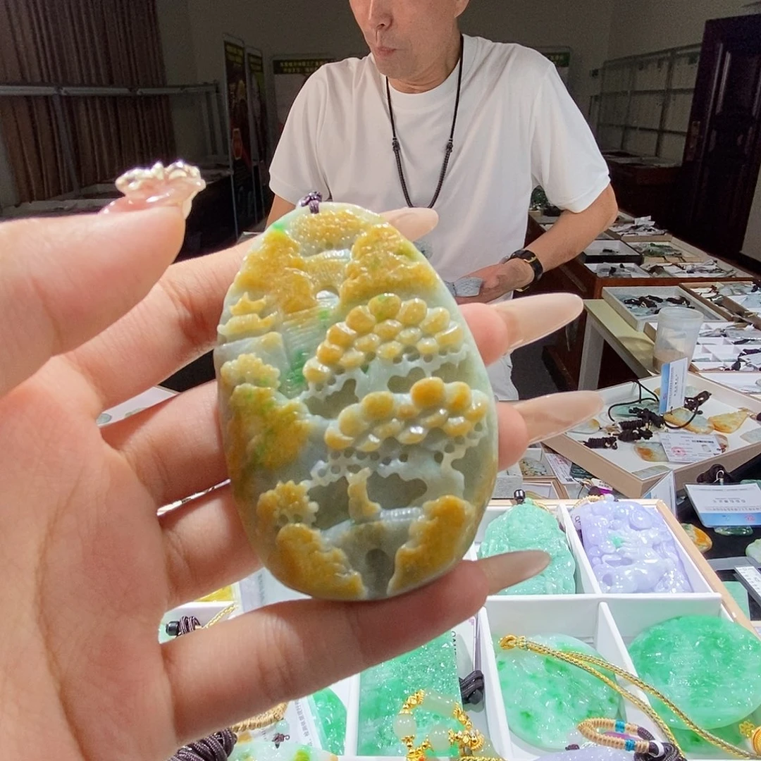翡翠未镶嵌颈饰翡翠