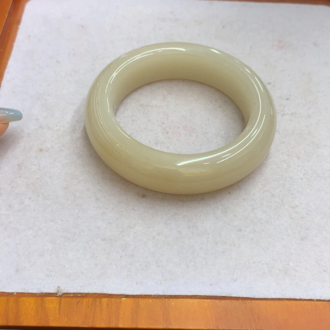 未镶嵌手镯石英质玉