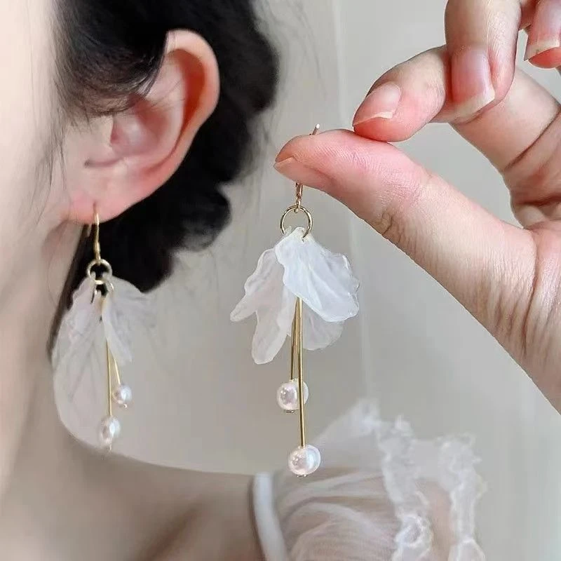 超仙花瓣耳钩2025高级感轻奢风长款耳环法式优雅设计感百搭耳饰女