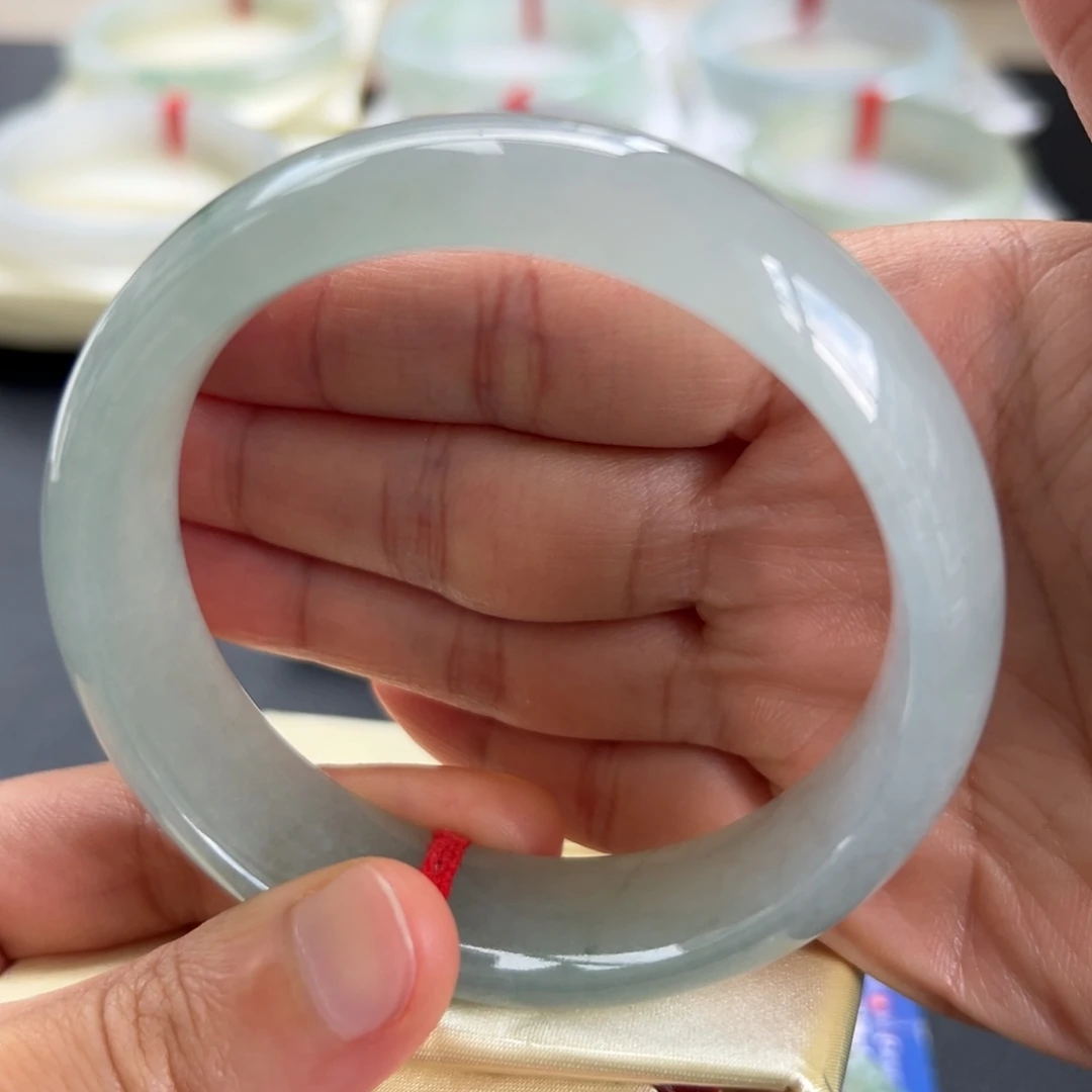 翡翠手镯未镶嵌手镯