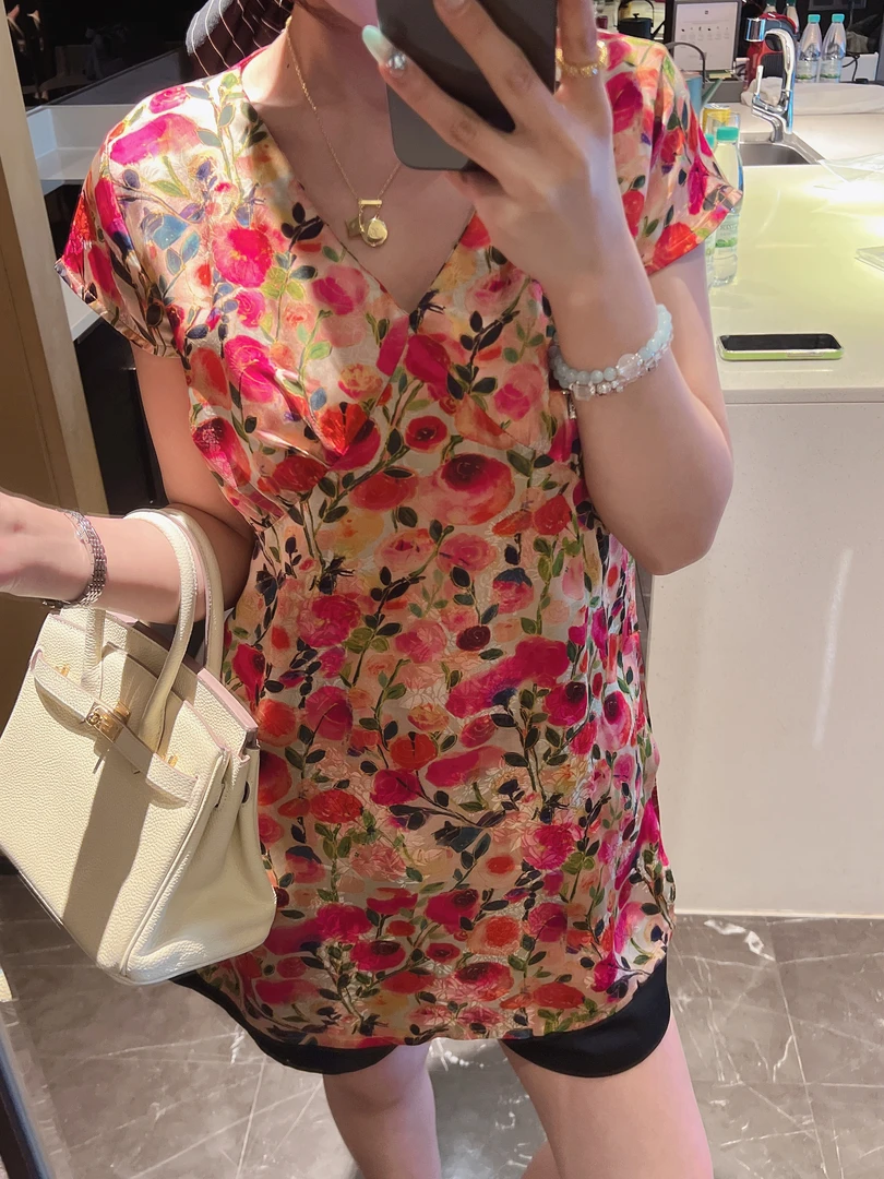 xxxwxz王希之  油画少女~香云纱花朵侧开叉短袖中长上衣 #z2206