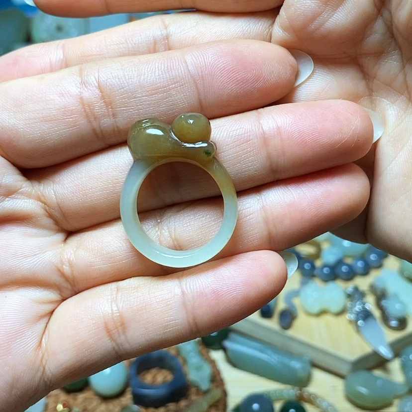 【闪购商品】未镶嵌戒指和田玉（糖玉）尾**飞