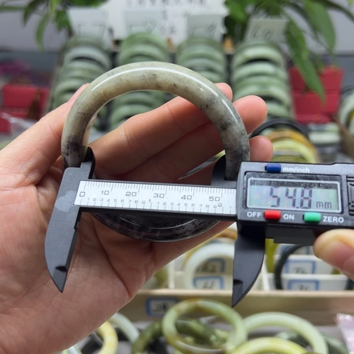 蛇纹石玉未镶嵌手镯56