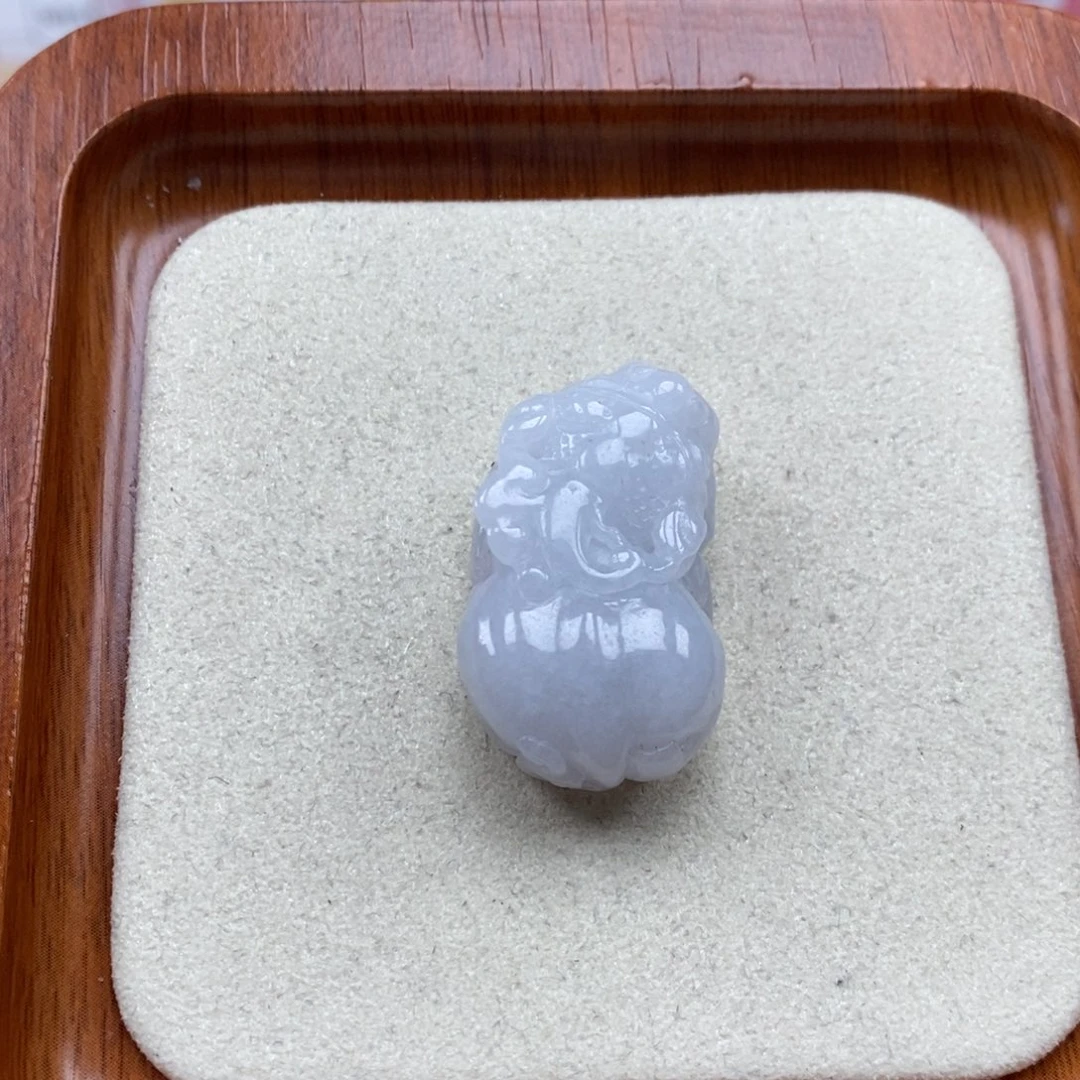 翡翠未镶嵌颈饰如意貔貅