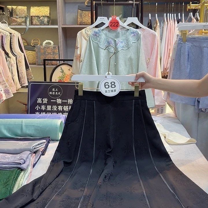 欣***怡非遗传承人的精神风貌