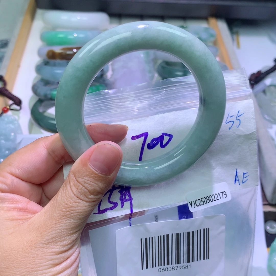 定制翡翠未镶嵌手镯55.6ytq