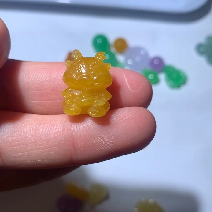 s***a翡翠未镶嵌颈饰挂件