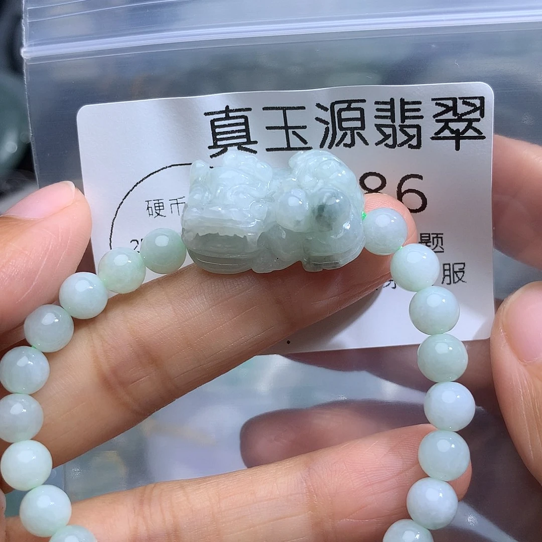 翡翠未镶嵌颈饰386。