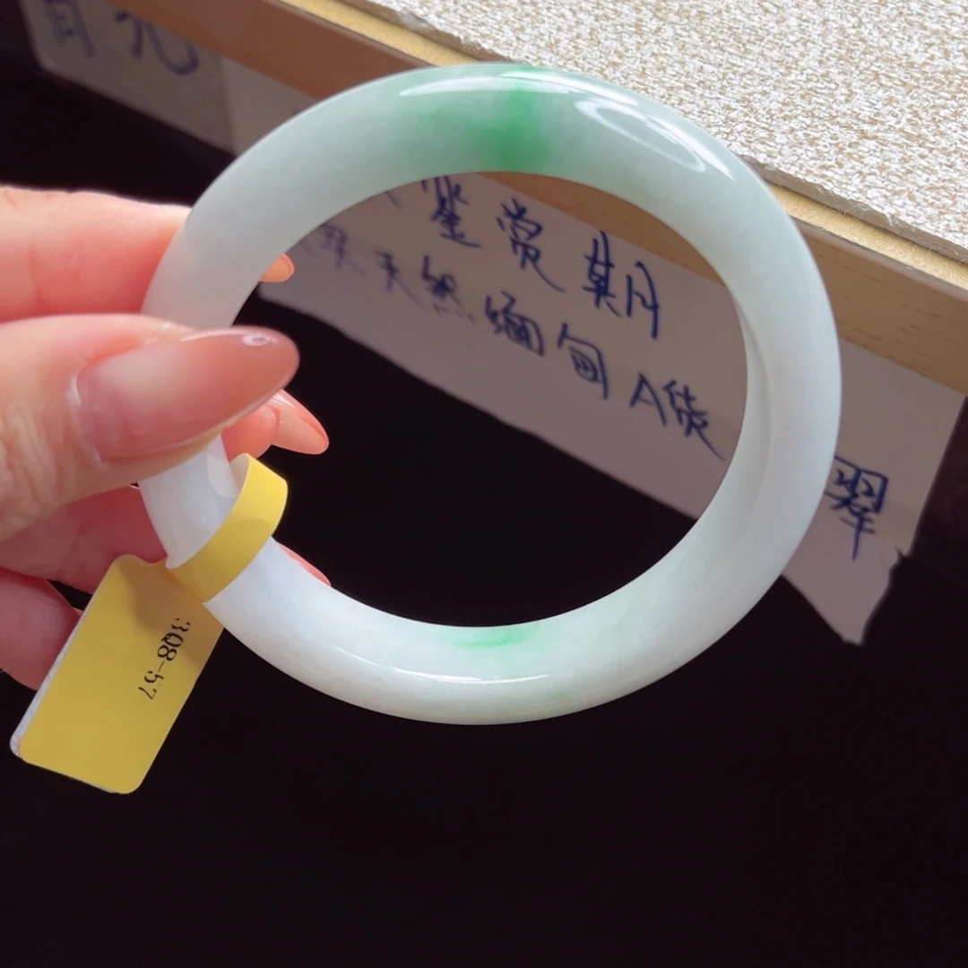 翡翠手镯未镶嵌手镯