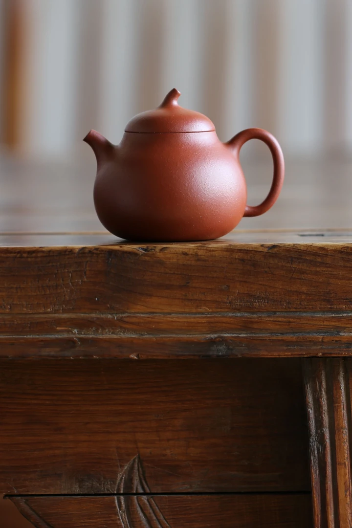 【掌中美朱】手刻“元”字款《朱泥小品·茄瓜》宜兴紫砂壶 85cc