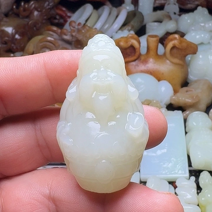 用***哥和田玉未镶嵌挂件