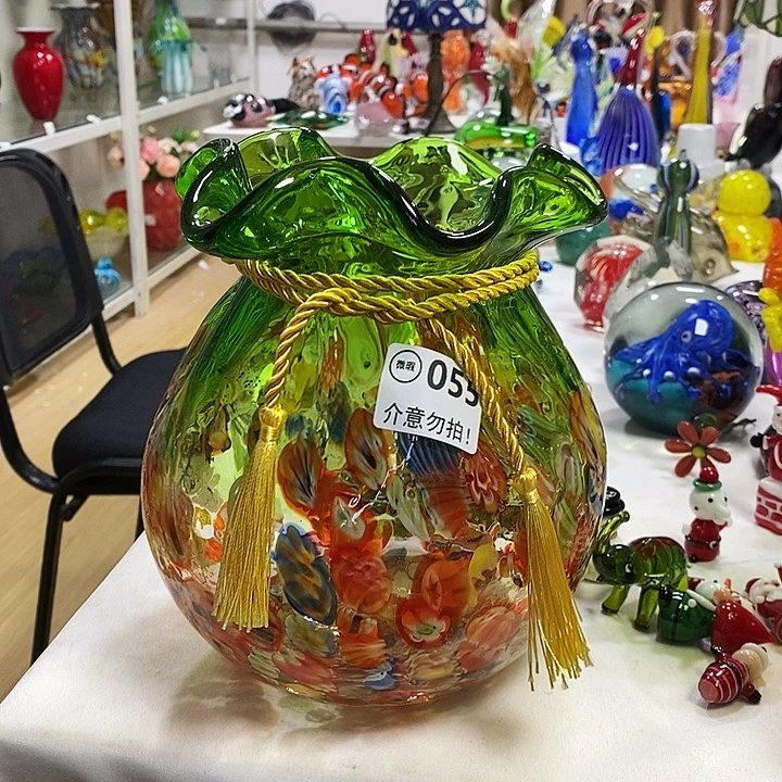 万花花瓶高17厘米口径8厘米