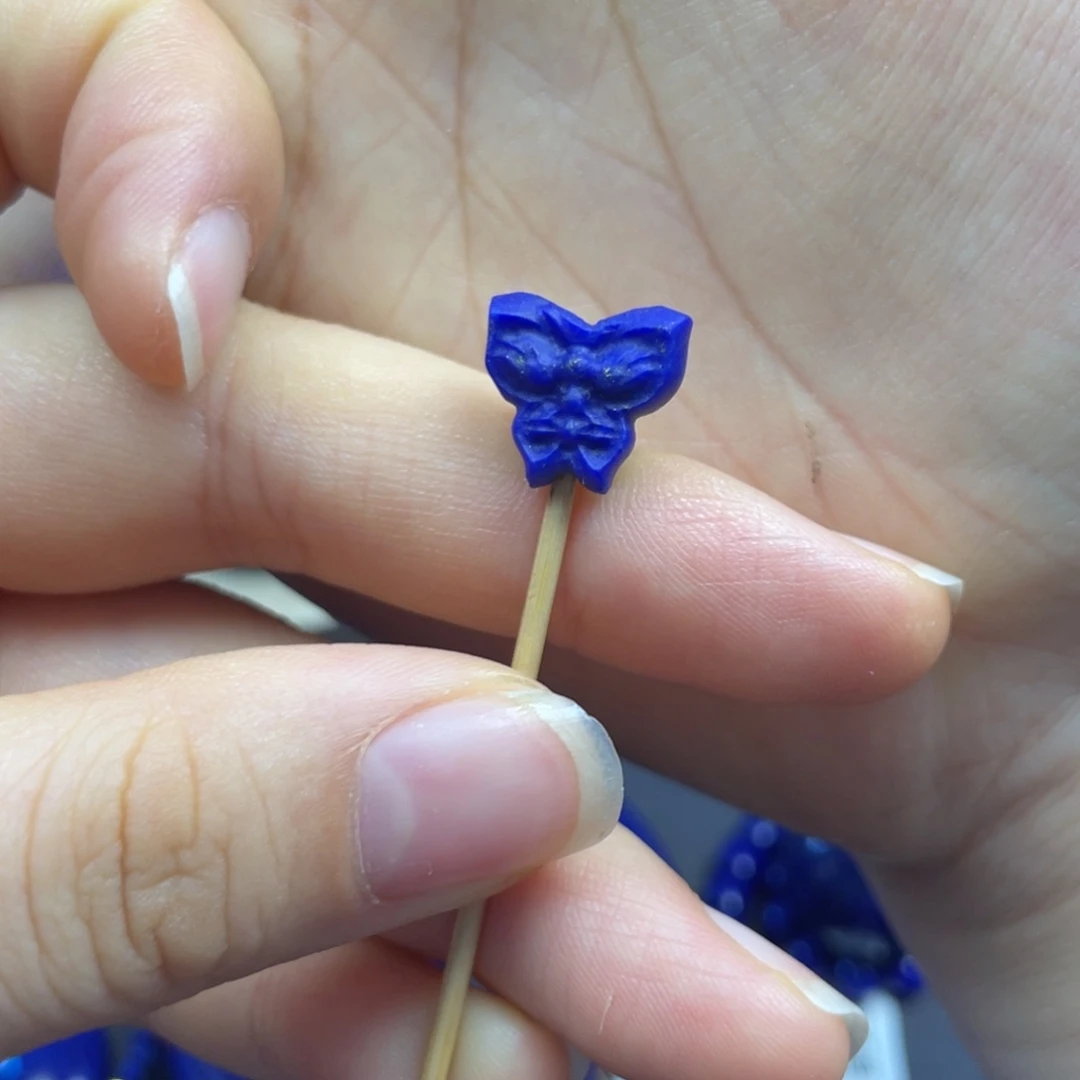 青金石未镶嵌小蝴蝶