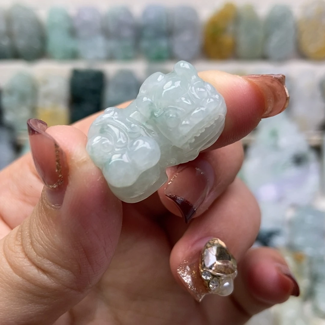 翡翠吊坠(赠链)未镶嵌