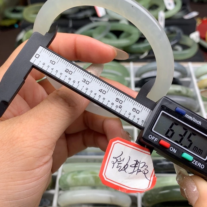 蛇纹石玉未镶嵌手镯685