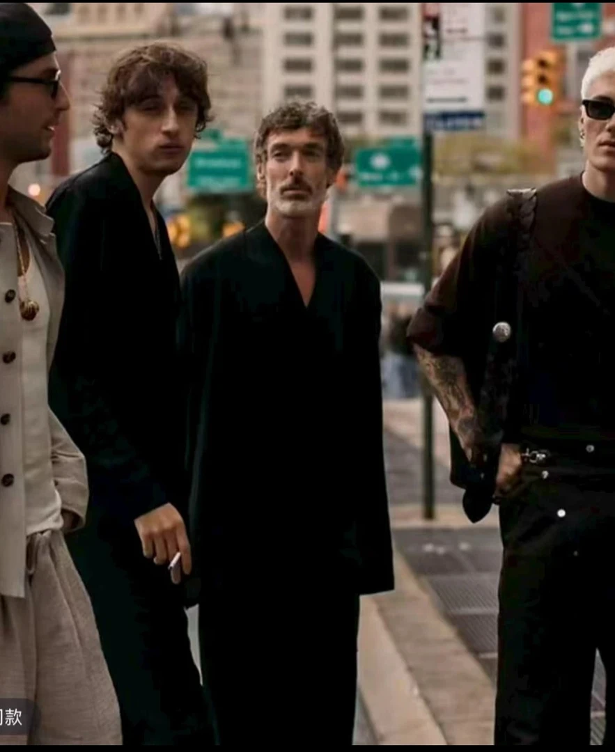 2025秋冬新款运动款拉链长袖休闲立领宽松型T恤修身WZ