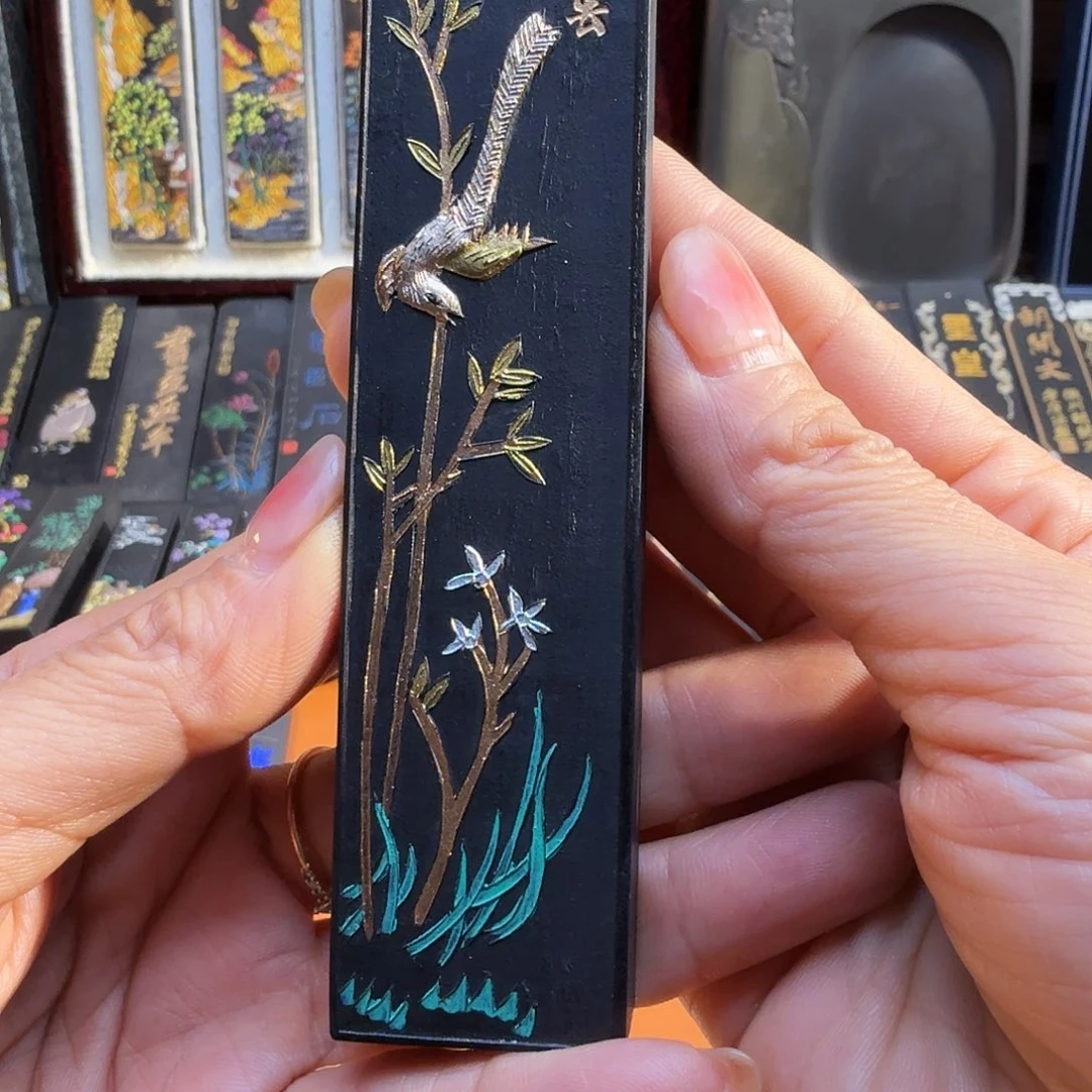 人***头报春图胡开文松烟墨