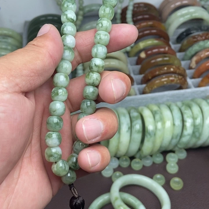 蛇纹石玉手链未镶嵌浮*?